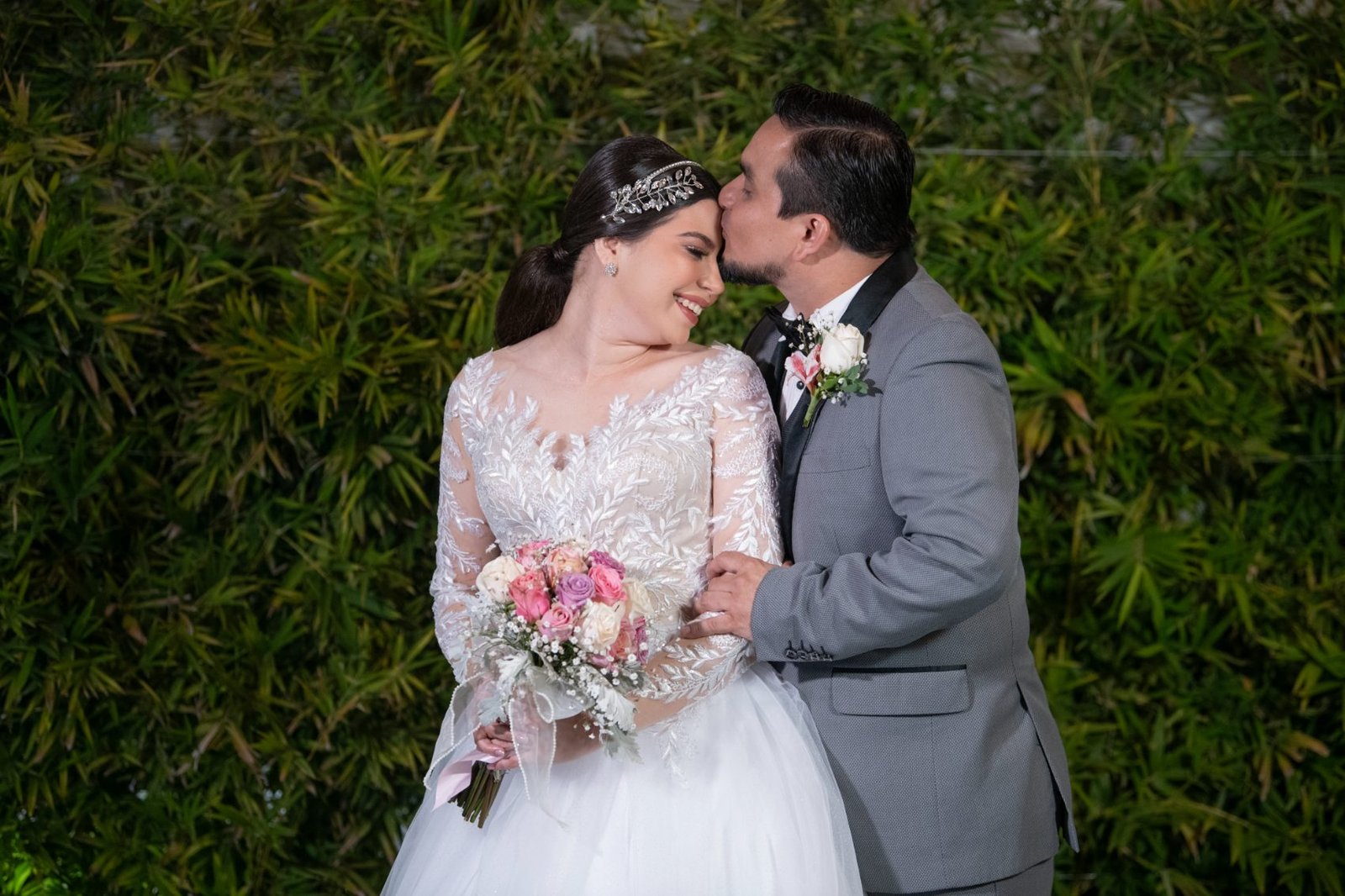 Novios en el jardín